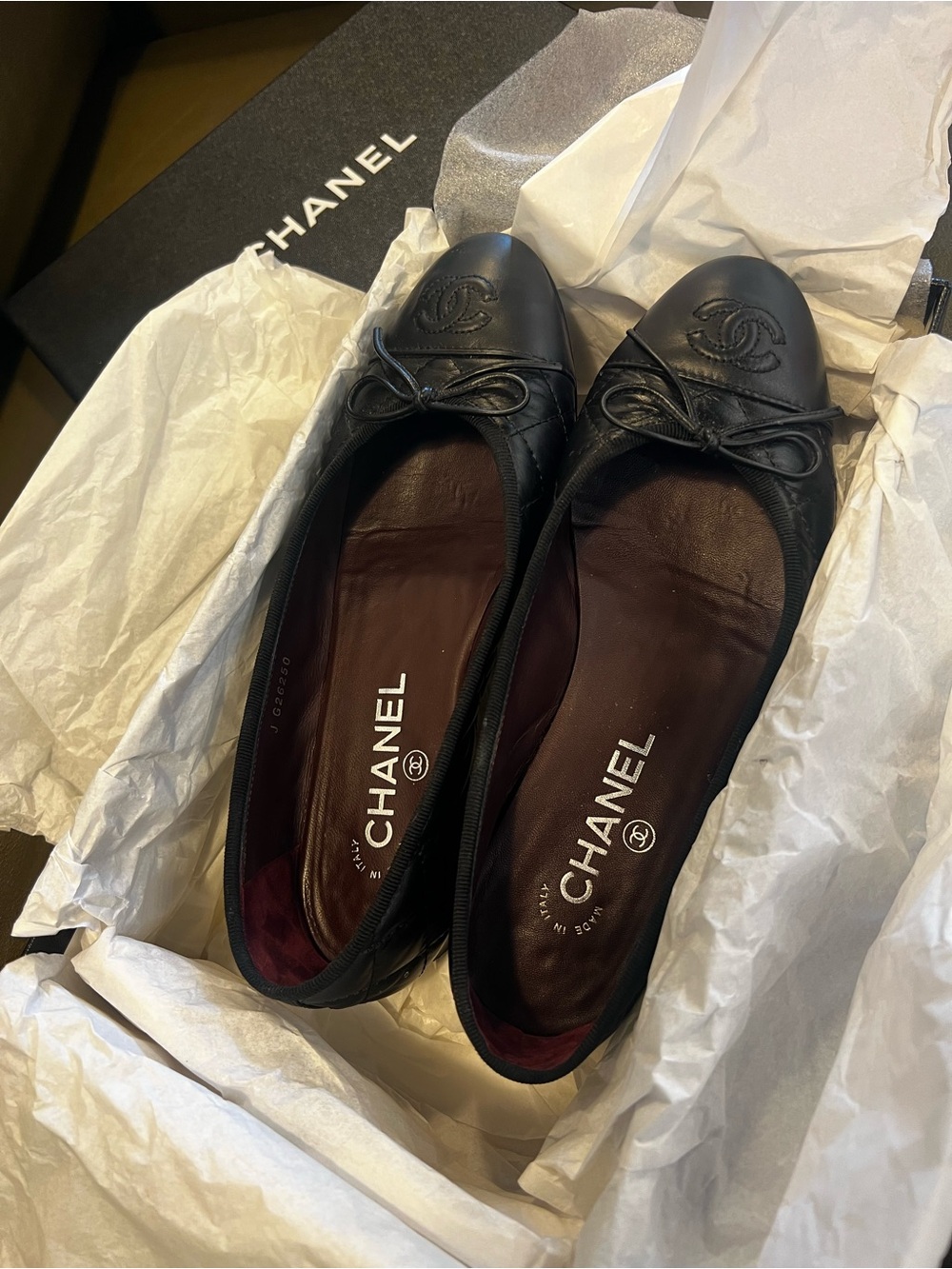 CHANEL BALLET FLATS Aged Calfskin 
Black - Picture 2 of 9